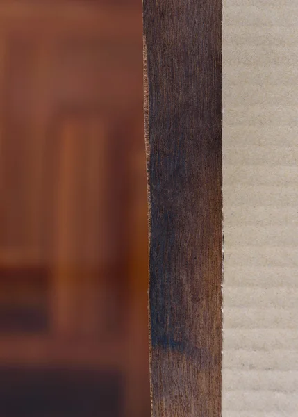 Papier carton avec fond en bois flou — Photo