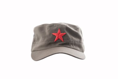 Komünist şapka, kırmızı yıldız kap beyaz arka plan üzerinde