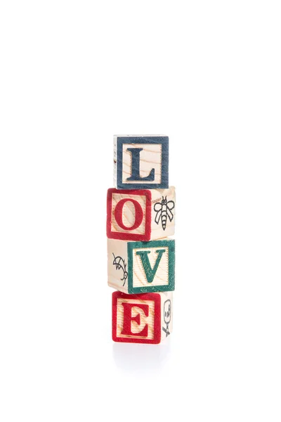 Photo d'un alphabet blocs orthographe LOVE isolat sur fond blanc — Photo