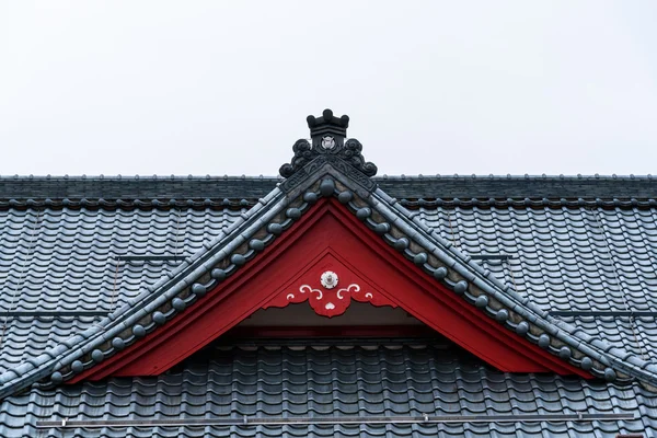 Detail střechy Yahiko stanice v Yahiko, Niigata, Japonsko. — Stock fotografie