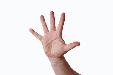 Beyaz arka planda parmakları açık bir adamın eli.