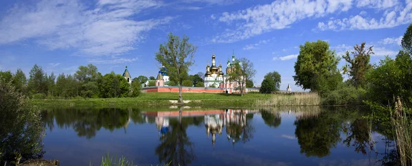 Panorama Sviato-Troitskyi Manastırı'Hustynia. Chernihiv regio