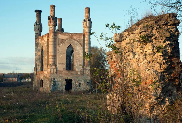 Novomalinsky kalesinin kalıntıları. Novomalin. Rivne bölgesi