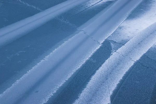 Paisaje Invernal Río Helado Niebla Día Nublado Huellas Humanas Hielo — Foto de Stock