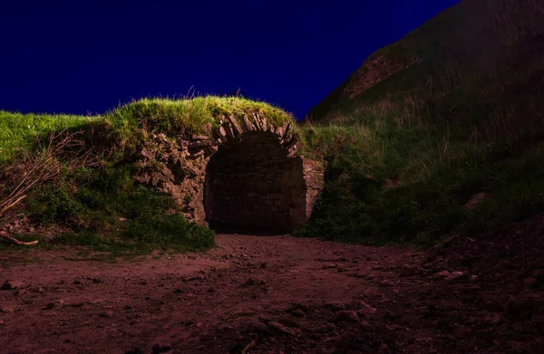 Ancient Arch Made Stone Overgrown Grass Night Old Castle Beautiful — Stock Photo, Image