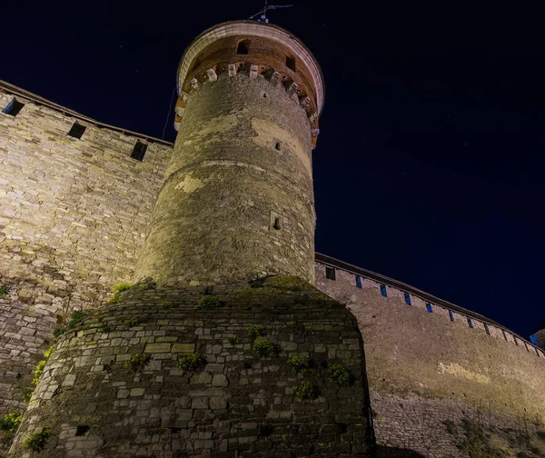 Widok Wież Murów Zamku Kamianets Podilskyi Nocy Kamienny Bastion Starożytnego — Zdjęcie stockowe