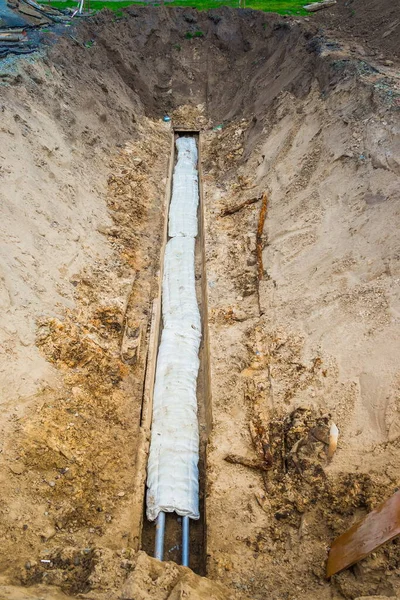 Des Conduites Eau Excavées Après Remplacement Dans Boîtier Blanc Protection — Photo