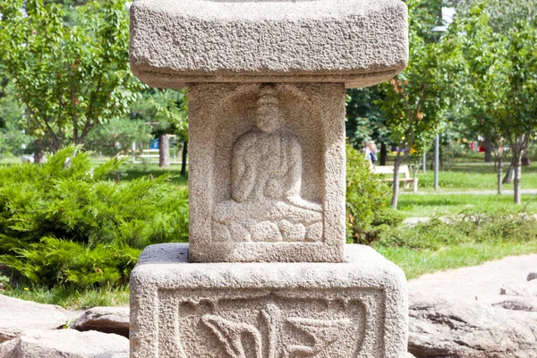 Buddha Bilden Trädgårdsskogen Bild Buddha Sten Sommarträdgården Parkera Kyoto Kiev — Stockfoto