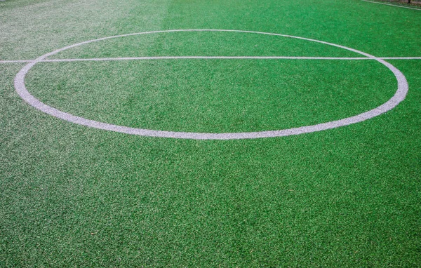 Das Zentrum Des Fußballplatzes Mit Künstlichem Grünen Rasen Und Weißen — Stockfoto