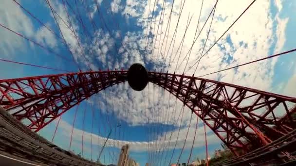 Żywoopisny Most Miasto Moskwa Fotografowanie Zniekształconą Perspektywą Niskiego Punktu — Wideo stockowe