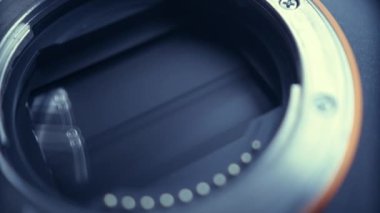 Çalışan bir deklanşör görüntüsü olan dijital bir kamera matrisi