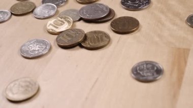 Rusya Federasyonu 'nun farklı mezheplerden demir paraları.