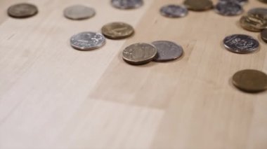 Rusya Federasyonu 'nun farklı mezheplerden demir paraları.