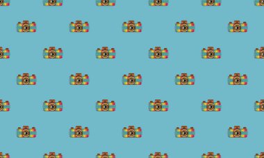 Farklı aksesuarlara sahip renkli arkaplan