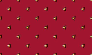 Farklı aksesuarlara sahip renkli arkaplan