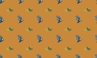 Farklı aksesuarlara sahip renkli arkaplan