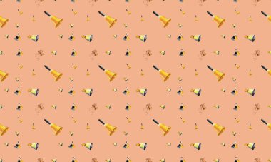 Farklı aksesuarlara sahip renkli arkaplan