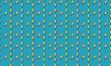 Farklı aksesuarlara sahip renkli arkaplan