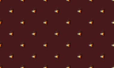 Farklı aksesuarlara sahip renkli arkaplan