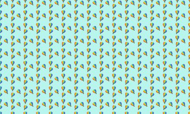 Farklı aksesuarlara sahip renkli arkaplan