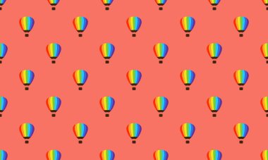 Farklı aksesuarlara sahip renkli arkaplan