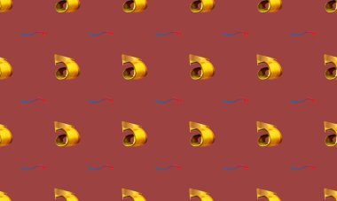 Farklı aksesuarlara sahip renkli arkaplan