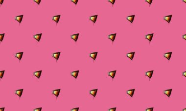 Farklı aksesuarlara sahip renkli arkaplan