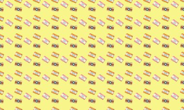 Farklı aksesuarlara sahip renkli arkaplan