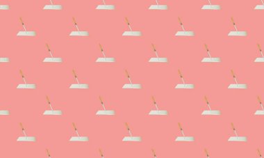 Farklı aksesuarlara sahip renkli arkaplan