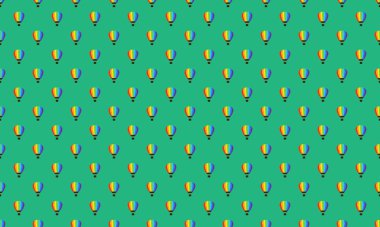 Farklı aksesuarlara sahip renkli arkaplan