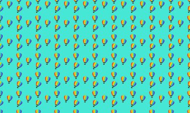 Farklı aksesuarlara sahip renkli arkaplan