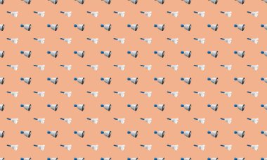 Farklı aksesuarlara sahip renkli arkaplan