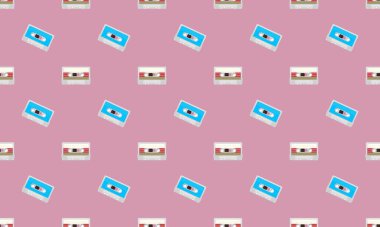 Farklı aksesuarlara sahip renkli arkaplan