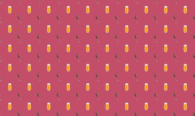 Farklı aksesuarlara sahip renkli arkaplan