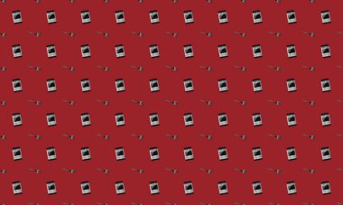 Farklı aksesuarlara sahip renkli arkaplan