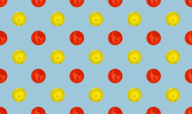 Farklı aksesuarlara sahip renkli arkaplan