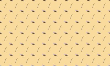 Farklı aksesuarlara sahip renkli arkaplan