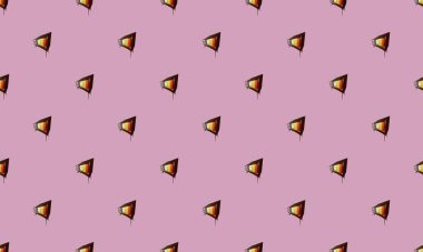 Farklı aksesuarlara sahip renkli arkaplan