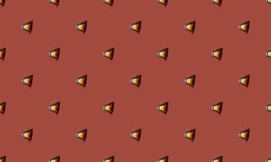 Farklı aksesuarlara sahip renkli arkaplan