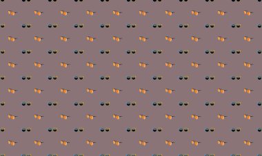 Farklı aksesuarlara sahip renkli arkaplan