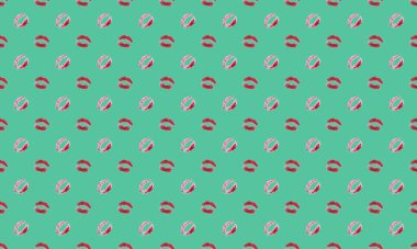 Farklı aksesuarlara sahip renkli arkaplan