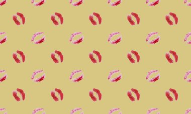 Farklı aksesuarlara sahip renkli arkaplan