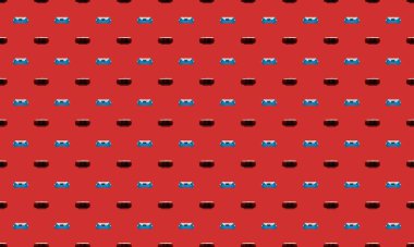 Farklı aksesuarlara sahip renkli arkaplan