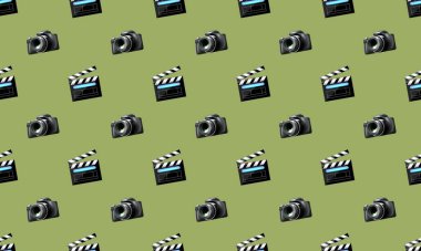 Farklı aksesuarlara sahip renkli arkaplan