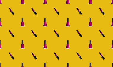 Farklı aksesuarlara sahip renkli arkaplan