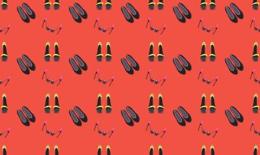 Farklı aksesuarlara sahip renkli arkaplan