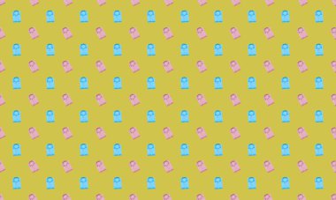 Farklı aksesuarlara sahip renkli arkaplan