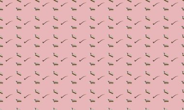 Farklı aksesuarlara sahip renkli arkaplan