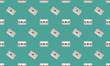 Farklı aksesuarlara sahip renkli arkaplan