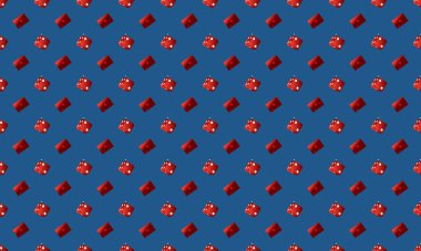 Farklı aksesuarlara sahip renkli arkaplan